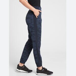 Athleta Brooklyn Textured Jogger Pants Blue Camo Size 4 Petite